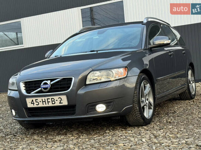 Серый Вольво В50, объемом двигателя 1.6 л и пробегом 228 тыс. км за 8950 $, фото 3 на Automoto.ua