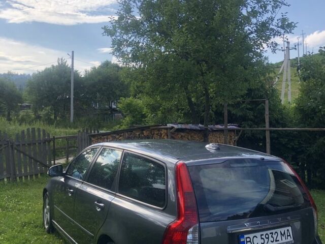 Серый Вольво В50, объемом двигателя 1.6 л и пробегом 212 тыс. км за 7600 $, фото 3 на Automoto.ua