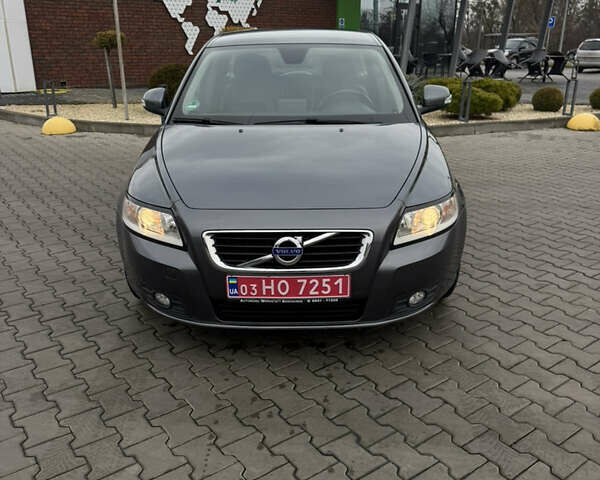 Сірий Вольво V50, об'ємом двигуна 1.6 л та пробігом 200 тис. км за 9300 $, фото 1 на Automoto.ua