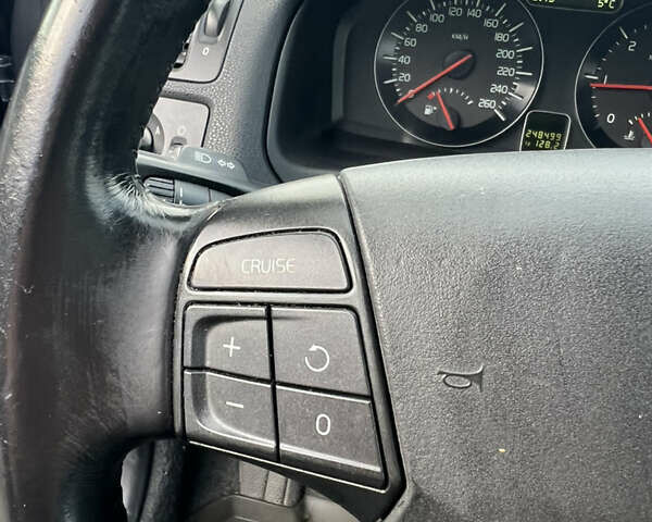 Серый Вольво В50, объемом двигателя 1.6 л и пробегом 240 тыс. км за 8999 $, фото 22 на Automoto.ua