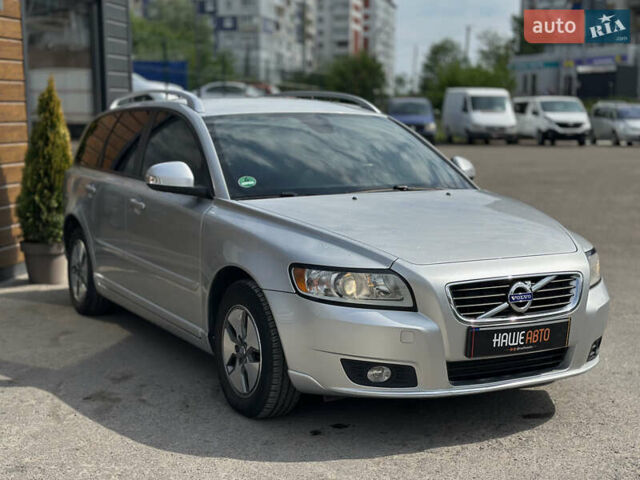 Серый Вольво В50, объемом двигателя 1.6 л и пробегом 251 тыс. км за 7800 $, фото 6 на Automoto.ua