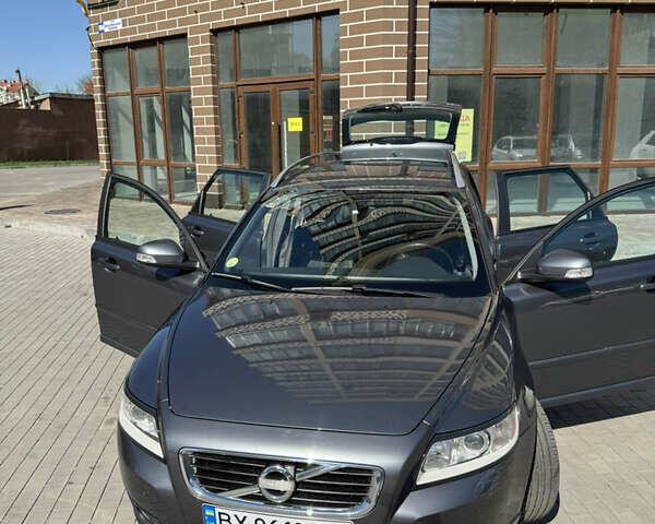 Сірий Вольво V50, об'ємом двигуна 2 л та пробігом 245 тис. км за 9700 $, фото 22 на Automoto.ua