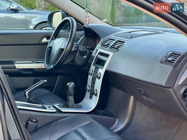 Серый Вольво В50, объемом двигателя 1.6 л и пробегом 215 тыс. км за 7499 $, фото 155 на Automoto.ua