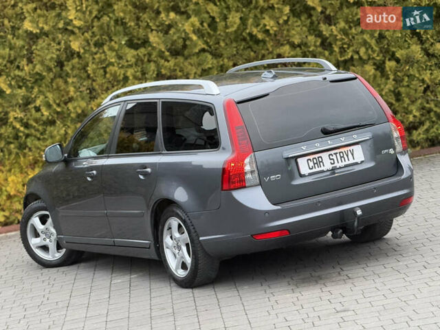 Серый Вольво В50, объемом двигателя 1.6 л и пробегом 222 тыс. км за 8500 $, фото 14 на Automoto.ua