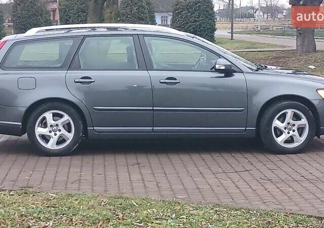 Сірий Вольво V50, об'ємом двигуна 0 л та пробігом 225 тис. км за 8750 $, фото 7 на Automoto.ua
