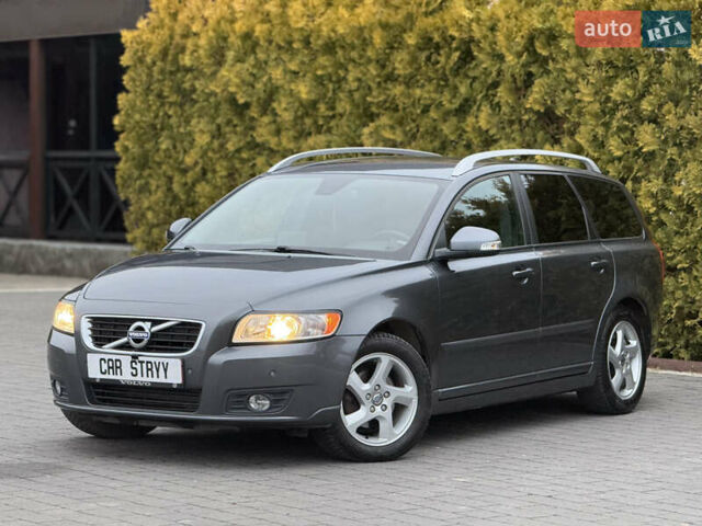 Серый Вольво В50, объемом двигателя 1.6 л и пробегом 222 тыс. км за 8500 $, фото 5 на Automoto.ua