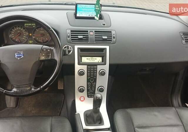 Сірий Вольво V50, об'ємом двигуна 0 л та пробігом 225 тис. км за 8750 $, фото 42 на Automoto.ua