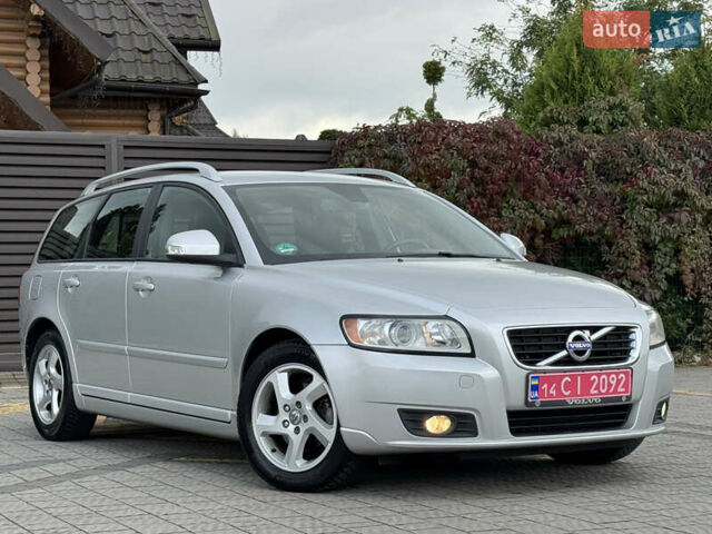 Сірий Вольво V50, об'ємом двигуна 1.6 л та пробігом 212 тис. км за 8999 $, фото 2 на Automoto.ua
