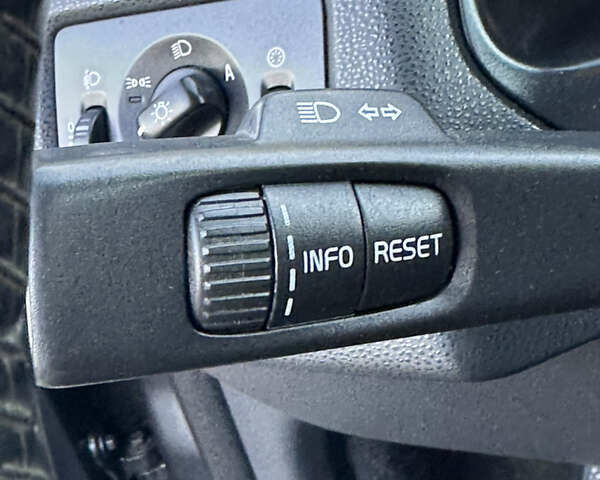 Серый Вольво В50, объемом двигателя 1.6 л и пробегом 215 тыс. км за 7499 $, фото 129 на Automoto.ua