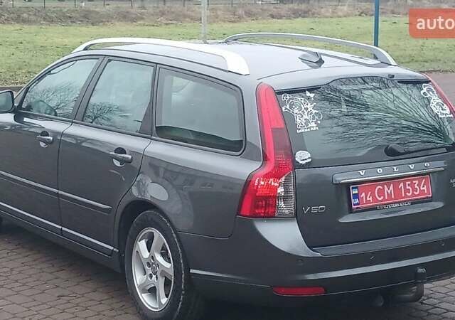 Сірий Вольво V50, об'ємом двигуна 0 л та пробігом 225 тис. км за 8750 $, фото 28 на Automoto.ua