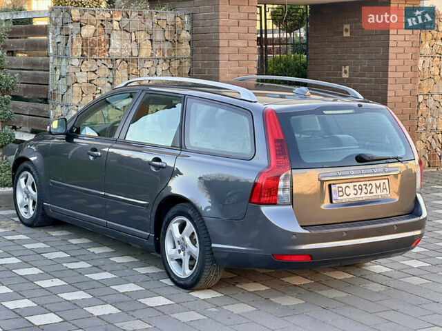 Серый Вольво В50, объемом двигателя 1.6 л и пробегом 215 тыс. км за 7499 $, фото 82 на Automoto.ua