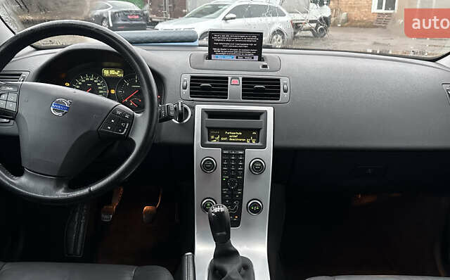 Серый Вольво В50, объемом двигателя 1.6 л и пробегом 219 тыс. км за 9700 $, фото 8 на Automoto.ua