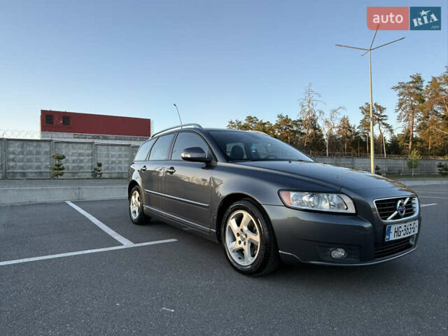 Сірий Вольво V50, об'ємом двигуна 2 л та пробігом 252 тис. км за 9000 $, фото 1 на Automoto.ua