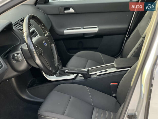 Сірий Вольво V50, об'ємом двигуна 1.6 л та пробігом 240 тис. км за 8000 $, фото 26 на Automoto.ua