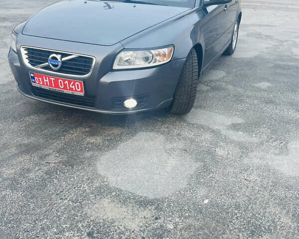 Серый Вольво В50, объемом двигателя 1.6 л и пробегом 221 тыс. км за 8900 $, фото 1 на Automoto.ua