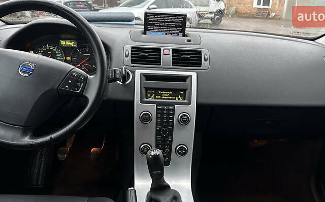 Серый Вольво В50, объемом двигателя 1.6 л и пробегом 219 тыс. км за 9700 $, фото 7 на Automoto.ua