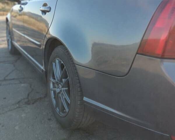 Серый Вольво В50, объемом двигателя 1.56 л и пробегом 350 тыс. км за 7200 $, фото 13 на Automoto.ua