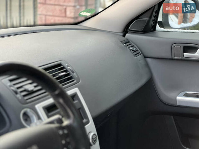 Сірий Вольво V50, об'ємом двигуна 1.6 л та пробігом 240 тис. км за 8000 $, фото 35 на Automoto.ua