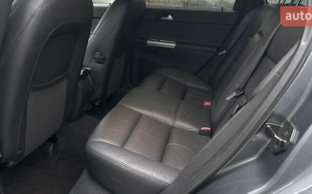 Серый Вольво В50, объемом двигателя 1.6 л и пробегом 219 тыс. км за 9700 $, фото 6 на Automoto.ua