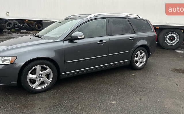 Серый Вольво В50, объемом двигателя 1.6 л и пробегом 219 тыс. км за 9700 $, фото 11 на Automoto.ua