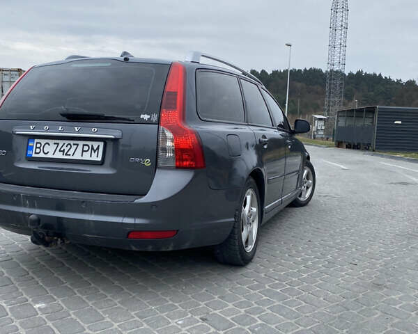 Серый Вольво В50, объемом двигателя 1.56 л и пробегом 297 тыс. км за 7999 $, фото 1 на Automoto.ua