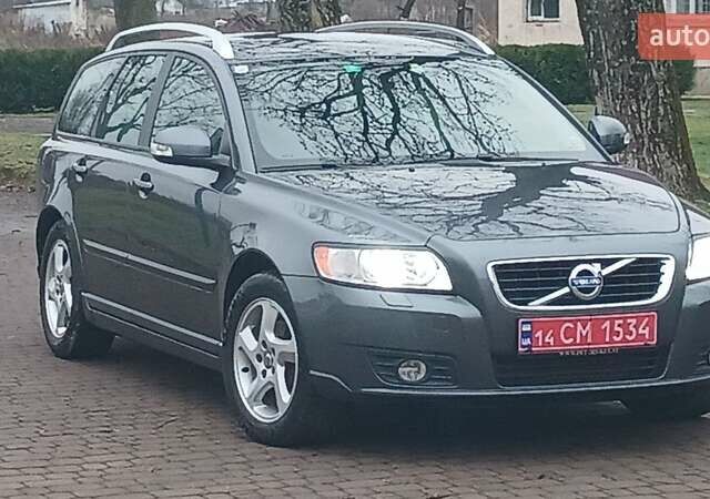Сірий Вольво V50, об'ємом двигуна 0 л та пробігом 225 тис. км за 8750 $, фото 3 на Automoto.ua