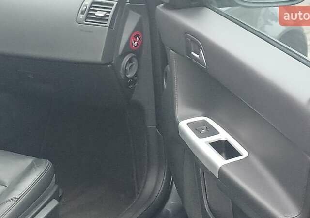 Сірий Вольво V50, об'ємом двигуна 0 л та пробігом 225 тис. км за 8750 $, фото 46 на Automoto.ua