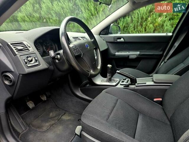 Серый Вольво В50, объемом двигателя 1.6 л и пробегом 200 тыс. км за 8700 $, фото 16 на Automoto.ua