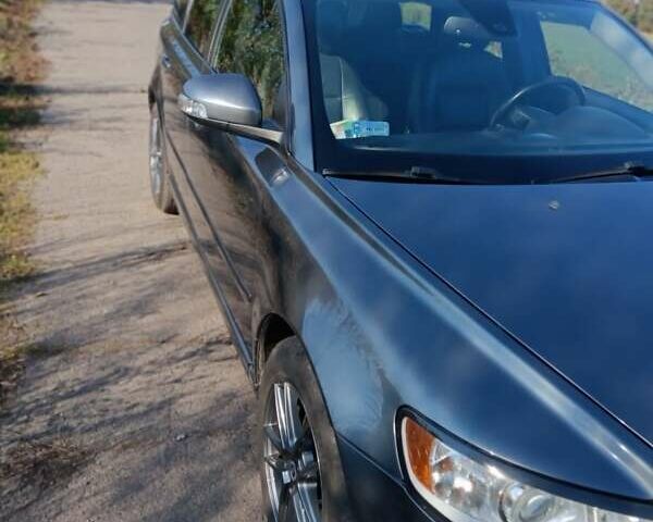 Серый Вольво В50, объемом двигателя 1.56 л и пробегом 350 тыс. км за 7200 $, фото 2 на Automoto.ua