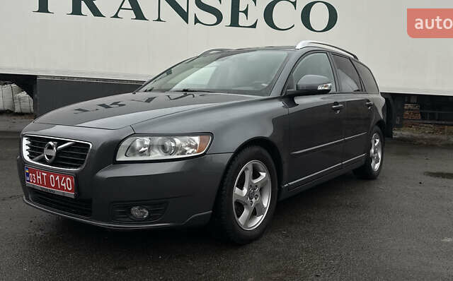 Серый Вольво В50, объемом двигателя 1.6 л и пробегом 219 тыс. км за 9700 $, фото 9 на Automoto.ua