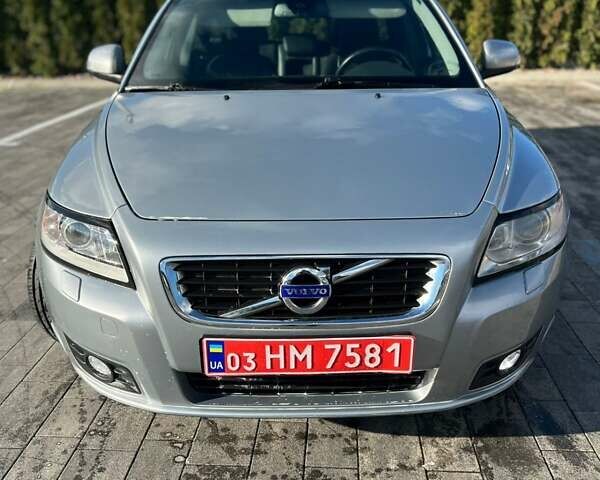 Серый Вольво В50, объемом двигателя 1.6 л и пробегом 245 тыс. км за 8850 $, фото 4 на Automoto.ua