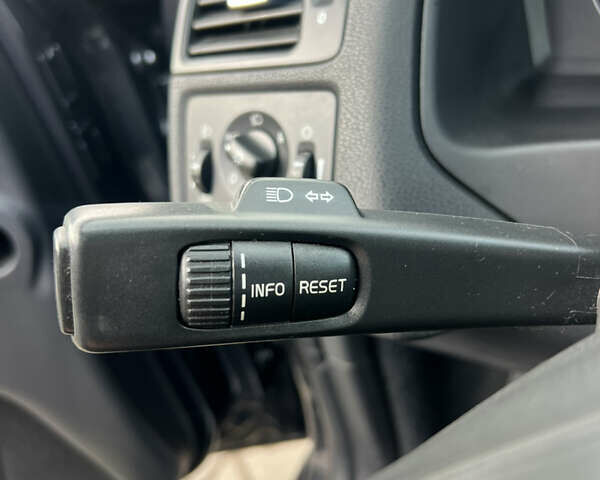 Серый Вольво В50, объемом двигателя 1.6 л и пробегом 240 тыс. км за 8999 $, фото 20 на Automoto.ua