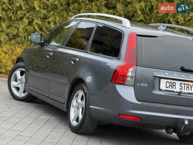 Серый Вольво В50, объемом двигателя 1.6 л и пробегом 222 тыс. км за 8500 $, фото 17 на Automoto.ua