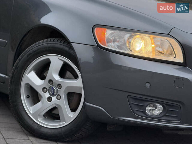 Серый Вольво В50, объемом двигателя 1.6 л и пробегом 222 тыс. км за 8500 $, фото 13 на Automoto.ua