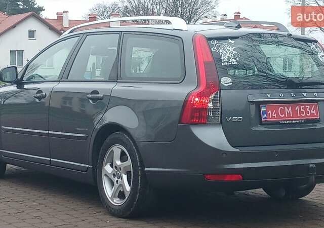 Сірий Вольво V50, об'ємом двигуна 0 л та пробігом 225 тис. км за 8750 $, фото 75 на Automoto.ua