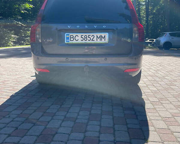 Серый Вольво В50, объемом двигателя 1.6 л и пробегом 245 тыс. км за 8500 $, фото 3 на Automoto.ua