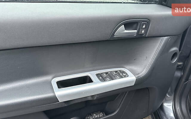 Серый Вольво В50, объемом двигателя 1.6 л и пробегом 219 тыс. км за 9700 $, фото 4 на Automoto.ua