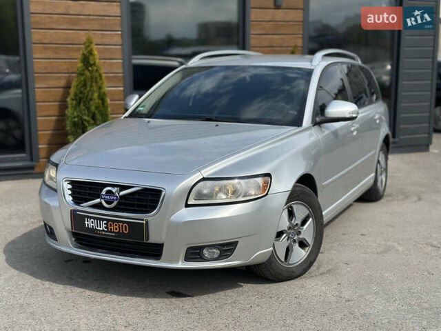 Серый Вольво В50, объемом двигателя 1.6 л и пробегом 251 тыс. км за 7800 $, фото 1 на Automoto.ua