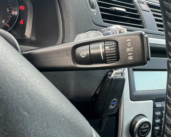 Серый Вольво В50, объемом двигателя 1.6 л и пробегом 240 тыс. км за 8888 $, фото 23 на Automoto.ua