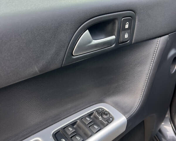 Серый Вольво В50, объемом двигателя 1.6 л и пробегом 240 тыс. км за 8999 $, фото 14 на Automoto.ua