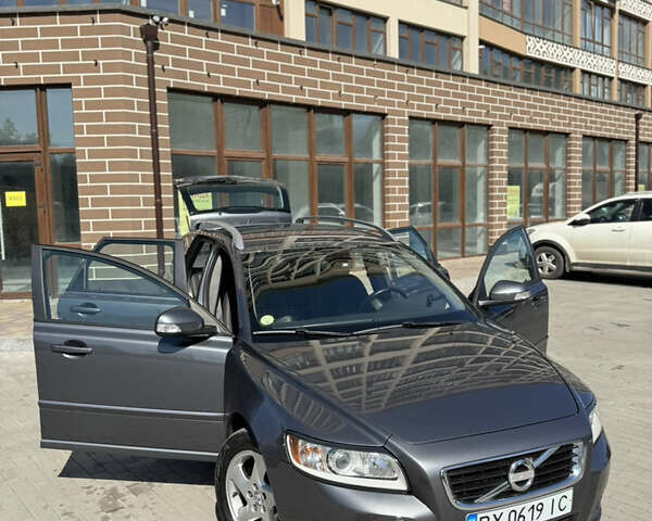 Сірий Вольво V50, об'ємом двигуна 2 л та пробігом 245 тис. км за 9700 $, фото 20 на Automoto.ua