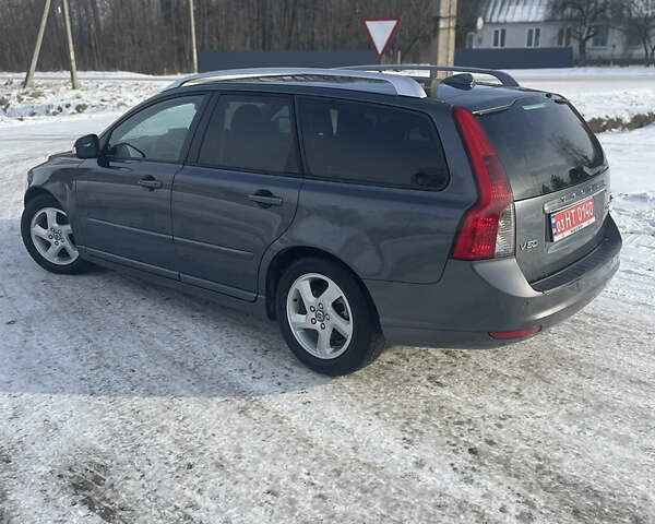 Серый Вольво В50, объемом двигателя 1.6 л и пробегом 221 тыс. км за 8700 $, фото 4 на Automoto.ua