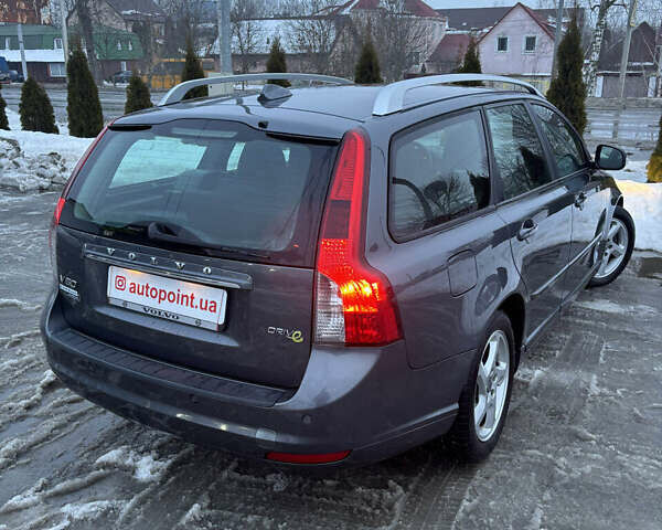 Серый Вольво В50, объемом двигателя 1.6 л и пробегом 275 тыс. км за 8750 $, фото 3 на Automoto.ua