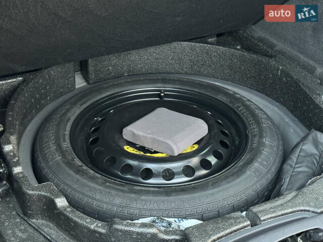 Серый Вольво В50, объемом двигателя 1.6 л и пробегом 228 тыс. км за 8950 $, фото 56 на Automoto.ua