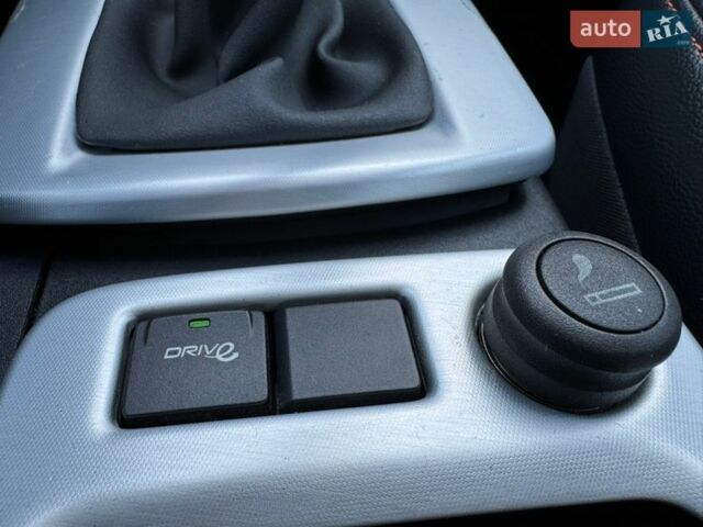 Серый Вольво В50, объемом двигателя 1.6 л и пробегом 229 тыс. км за 8550 $, фото 43 на Automoto.ua