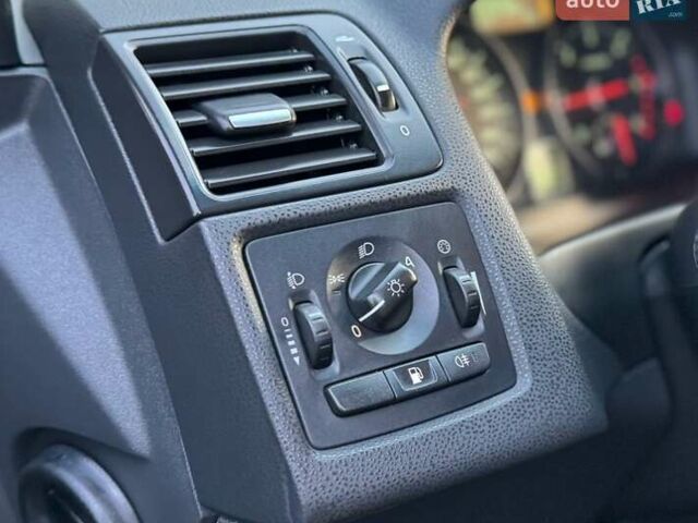 Серый Вольво В50, объемом двигателя 1.6 л и пробегом 228 тыс. км за 8950 $, фото 35 на Automoto.ua