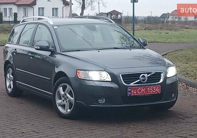 Серый Вольво В50, объемом двигателя 1.6 л и пробегом 225 тыс. км за 8999 $, фото 3 на Automoto.ua
