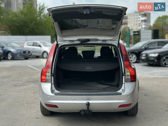 Серый Вольво В50, объемом двигателя 1.6 л и пробегом 251 тыс. км за 7800 $, фото 13 на Automoto.ua