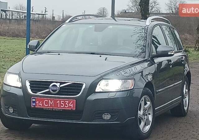 Сірий Вольво V50, об'ємом двигуна 0 л та пробігом 225 тис. км за 8750 $, фото 2 на Automoto.ua