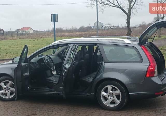 Сірий Вольво V50, об'ємом двигуна 0 л та пробігом 225 тис. км за 8750 $, фото 37 на Automoto.ua